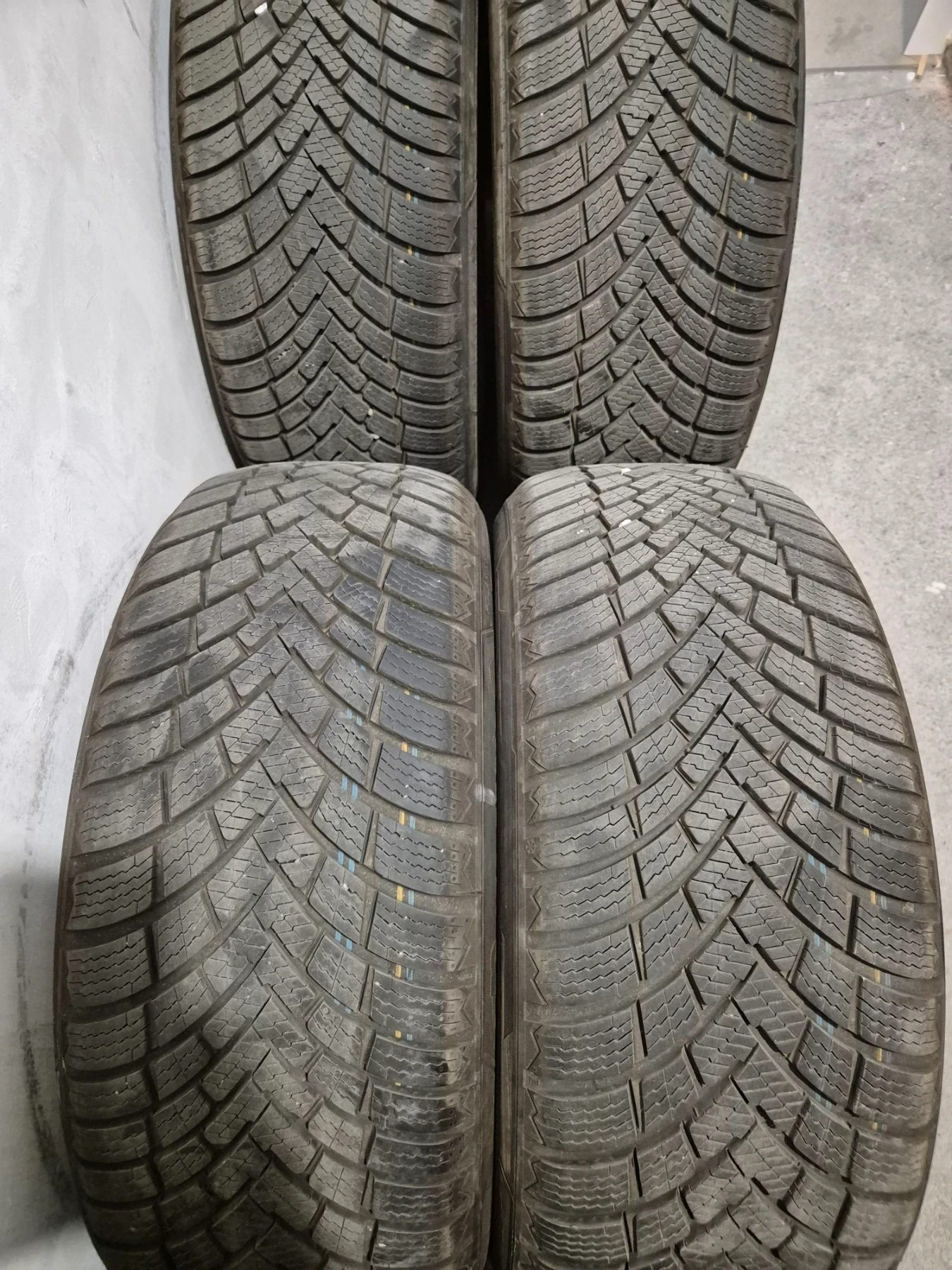 Гуми Зимни 215/50R17