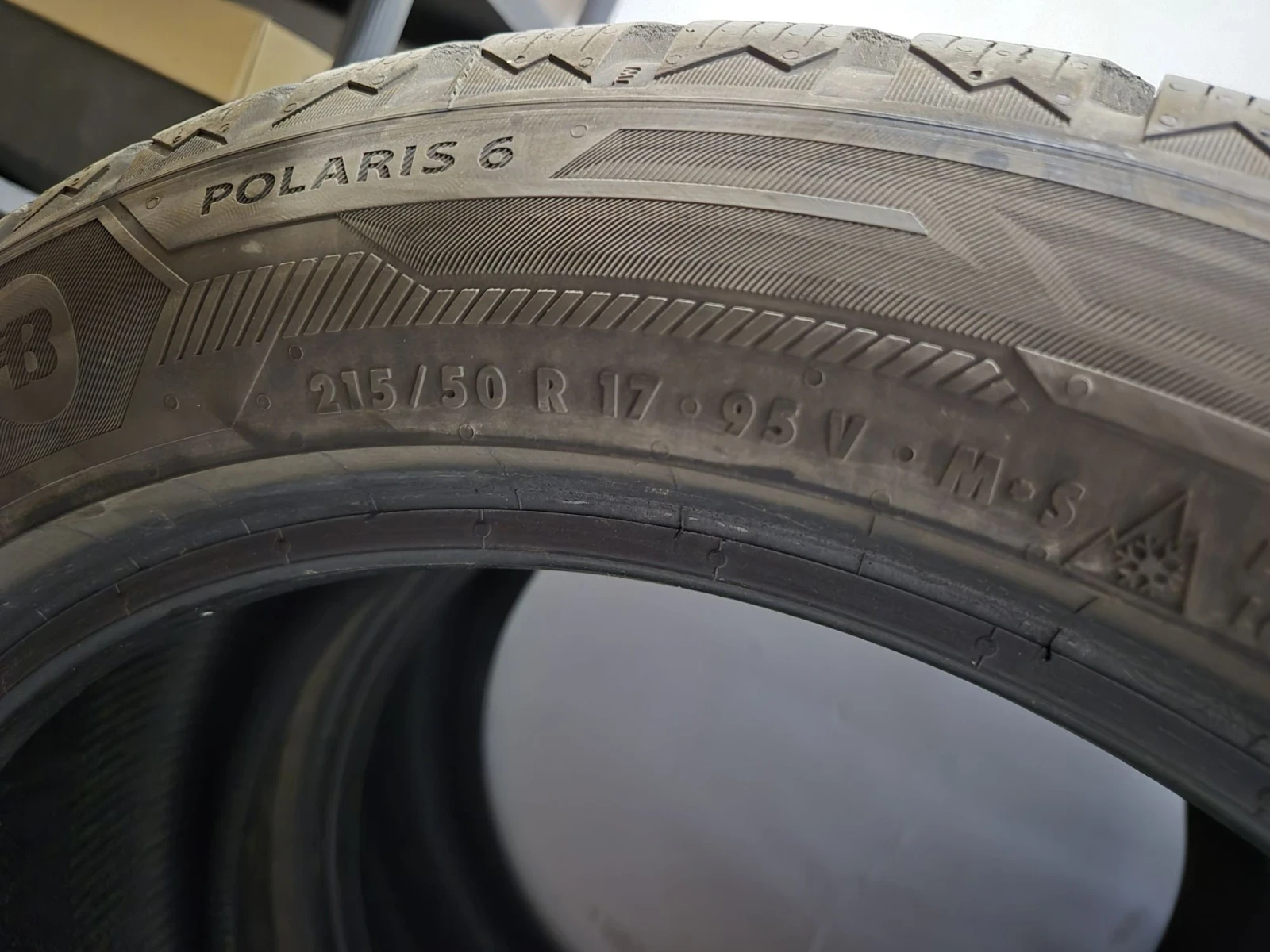 Гуми Зимни 215/50R17, снимка 4 - Гуми и джанти - 55746089