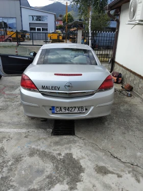 Обява за продажба на Opel Astra Колата е кабрио механизма работи има и мултимедия  ~7 200 лв. - изображение 1