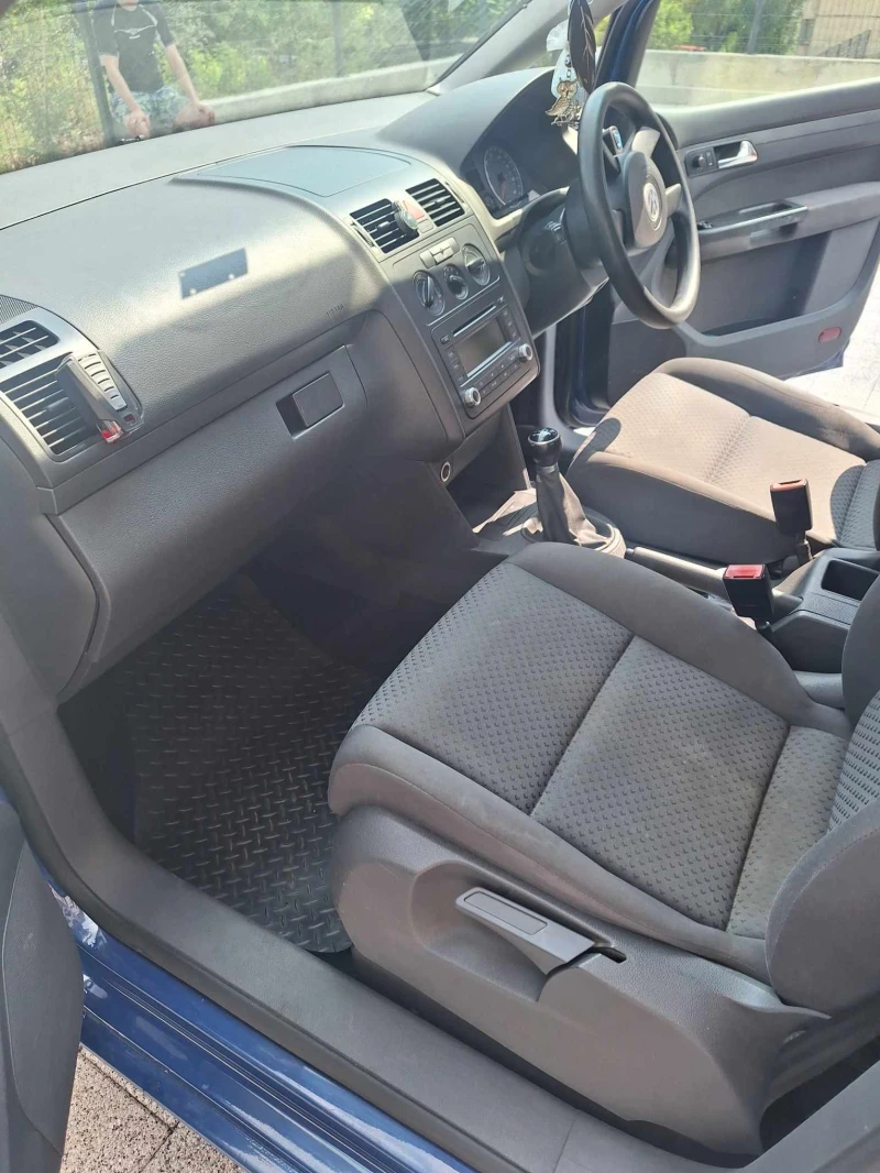 VW Touran 1.6, снимка 4 - Автомобили и джипове - 47330284