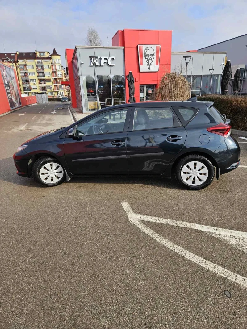 Toyota Auris, снимка 3 - Автомобили и джипове - 48486444