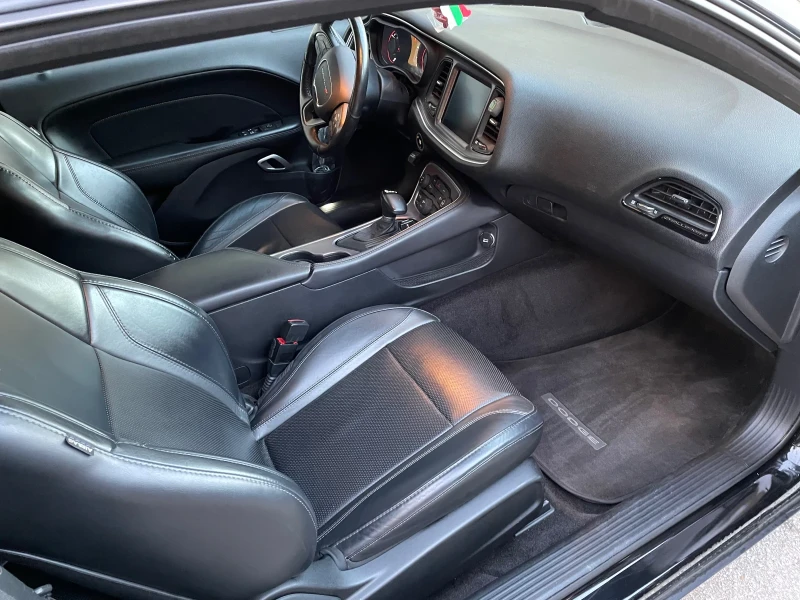 Dodge Challenger RT, снимка 6 - Автомобили и джипове - 51158316