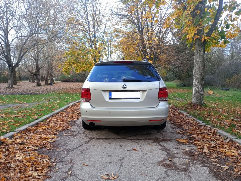 VW Golf 1.6 TDI Variant , снимка 8 - Автомобили и джипове - 52493263