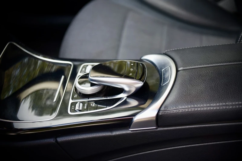 Mercedes-Benz C 220, снимка 9 - Автомобили и джипове - 52792207