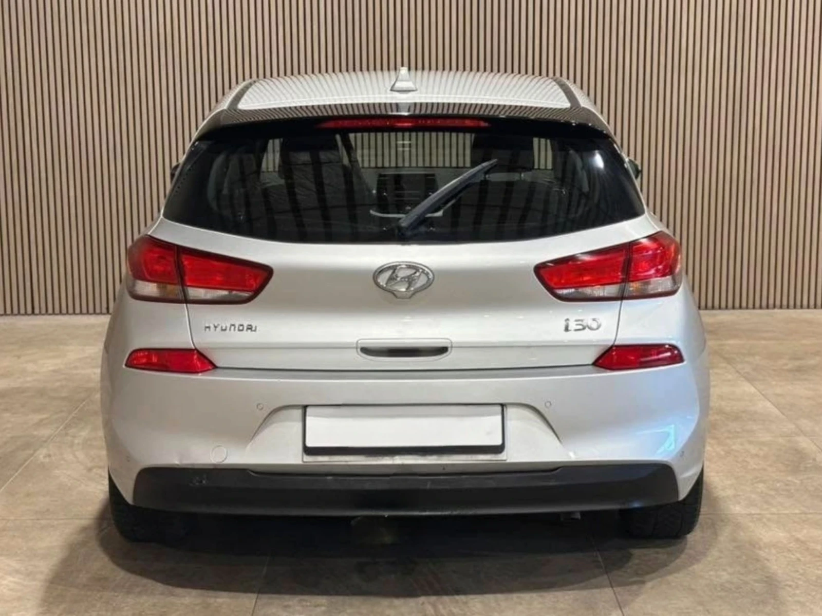 Hyundai I30 1.6 CRDI 110hp / EU6 / 146000km - изображение 4