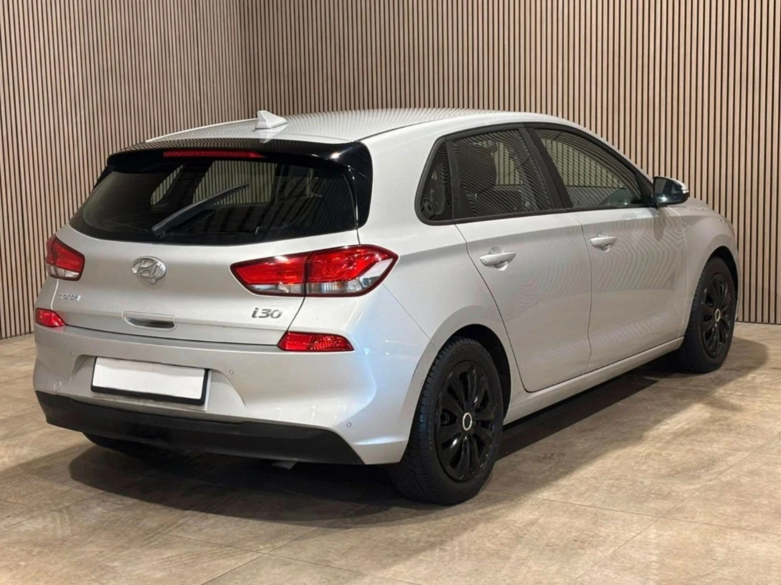 Hyundai I30 1.6 CRDI 110hp / EU6 / 146000km - изображение 3
