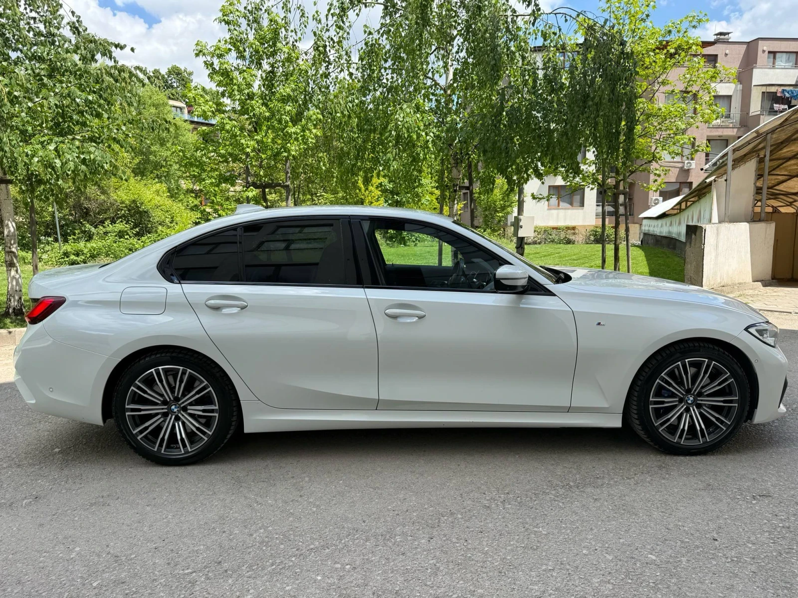 BMW 330 M-OPTIC / ПОДГРЕВ / 360 КАМЕРА - изображение 8