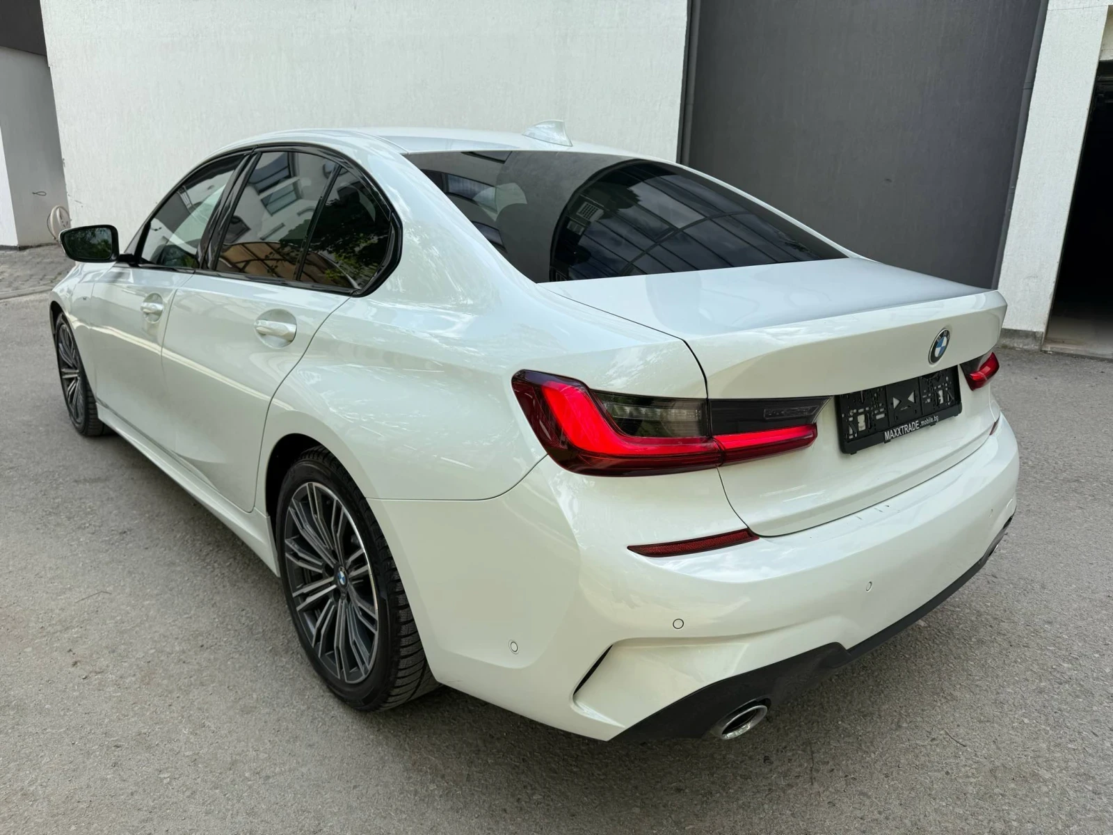 BMW 330 M-OPTIC / ПОДГРЕВ / 360 КАМЕРА - изображение 5