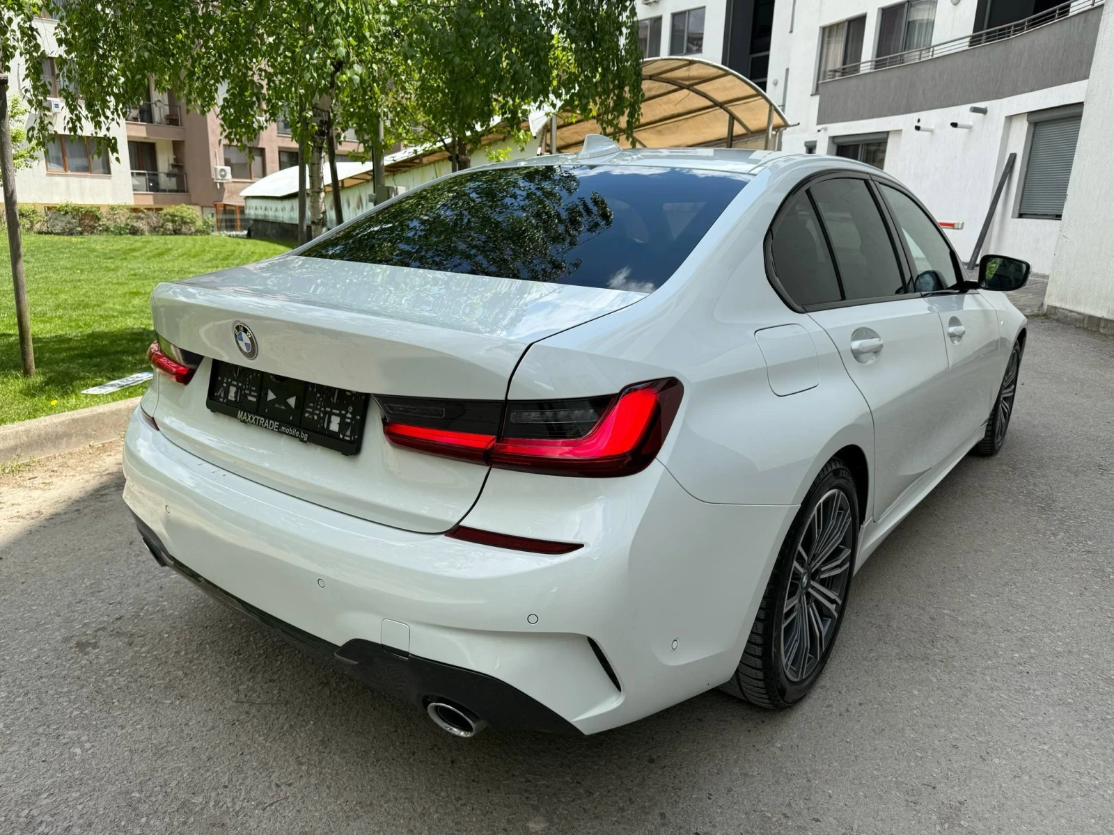 BMW 330 M-OPTIC / ПОДГРЕВ / 360 КАМЕРА - изображение 7