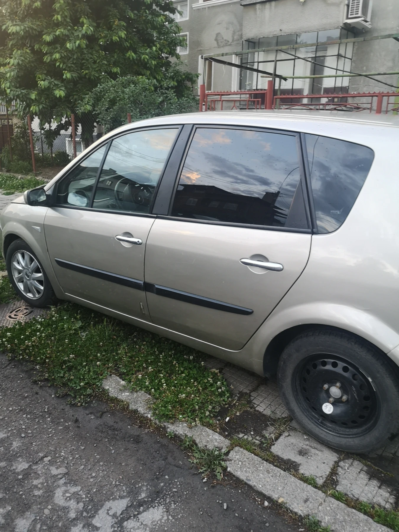 Renault Scenic, снимка 3 - Автомобили и джипове - 54794304