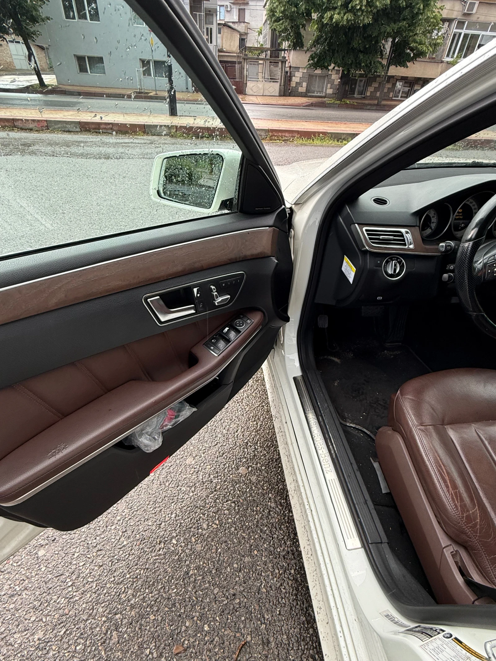 Mercedes-Benz E 350, снимка 10 - Автомобили и джипове - 55332706