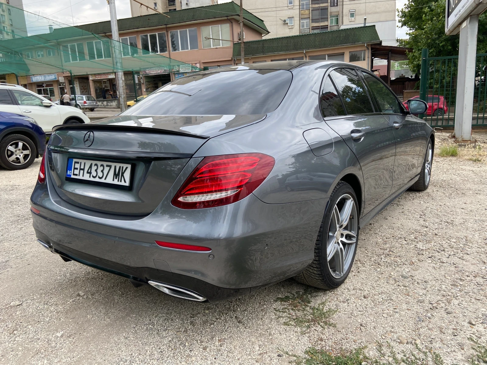 Mercedes-Benz E 220 220 AMG Headup 360 Шибидах Швейцария 360 , снимка 3 - Автомобили и джипове - 55425912