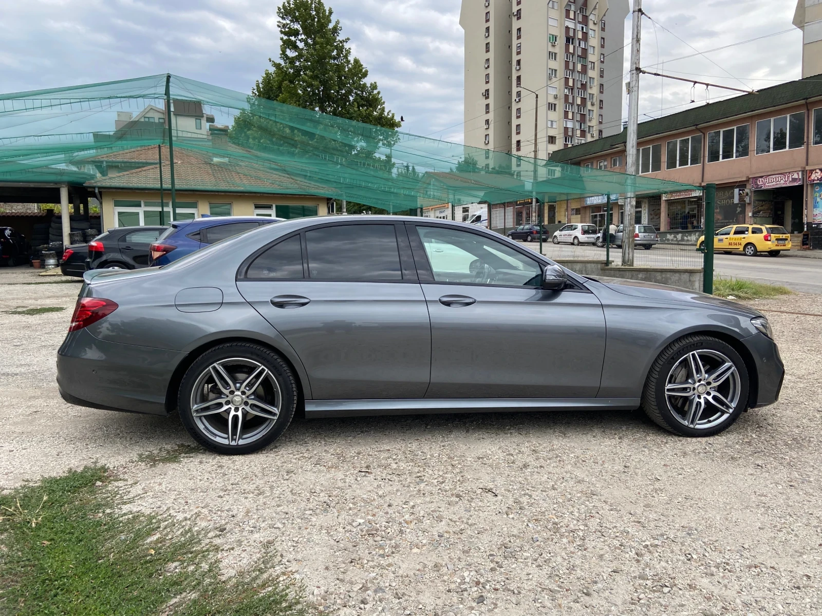 Mercedes-Benz E 220 220 AMG Headup 360 Шибидах Швейцария 360 , снимка 2 - Автомобили и джипове - 55425912