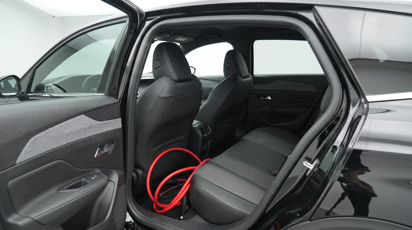 Peugeot 308  SW ALLURE | 54 kWh | 2024 г. | 46 569 км| Лизинг, снимка 4 - Автомобили и джипове - 55487081