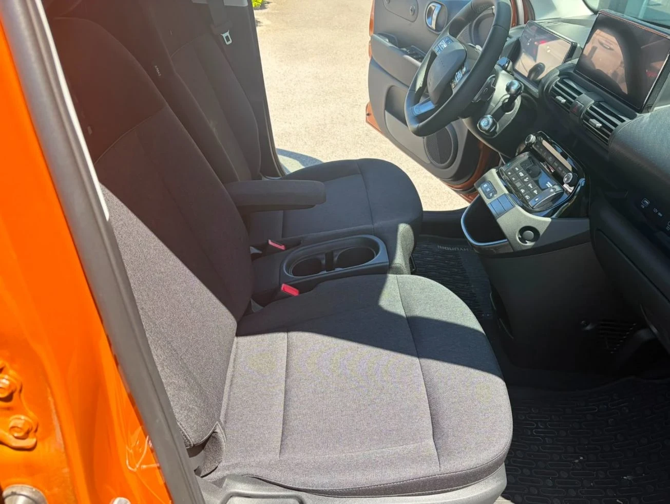 Hyundai Inster Exclusive pro+ | нов| 49 KWh, снимка 6 - Автомобили и джипове - 55487081
