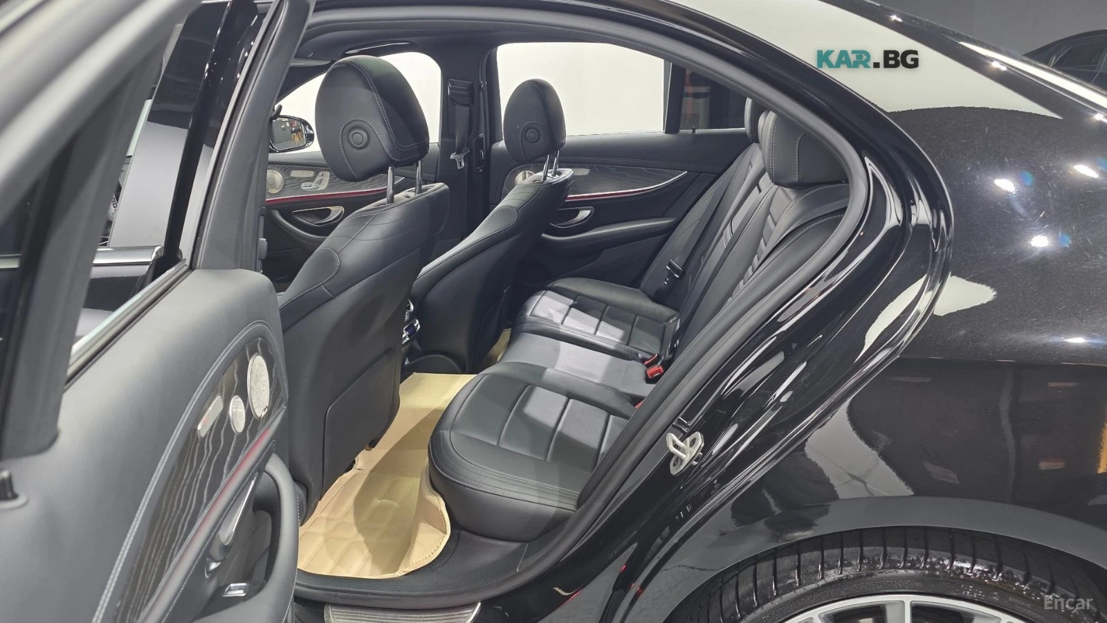 Mercedes-Benz E 350 4MATIC/AMG-LINE/DRIVE-ASSISTS/SUNROOF, снимка 15 - Автомобили и джипове - 55735113