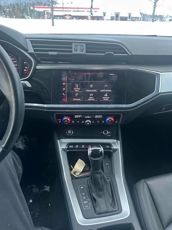 Audi Q3 * Komfort * CARFAX * БЕЗ ПЪРВОНАЧАЛНА ВНОСКА, снимка 8 - Автомобили и джипове - 52869272