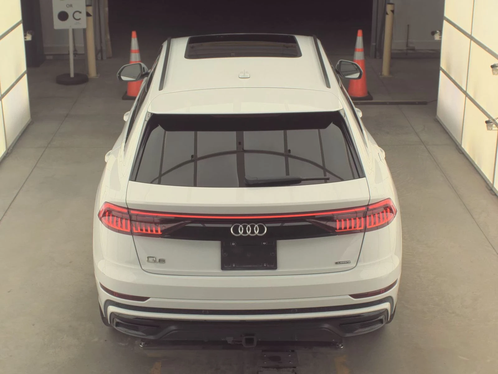Audi Q8 2020* BLACK OPTIC* HEADUP* AMBIENT* PANO* KEYLESS - изображение 6