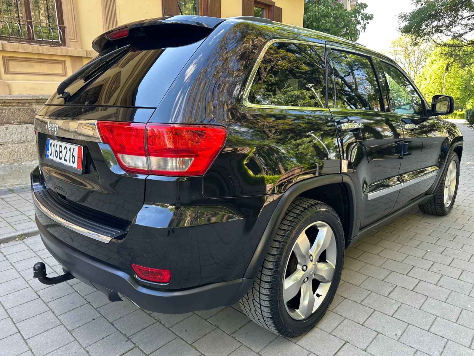 Jeep Grand cherokee * OVERLAND* PANORAMA* DISTRONIC* KEYLESS, снимка 4 - Автомобили и джипове - 54431605