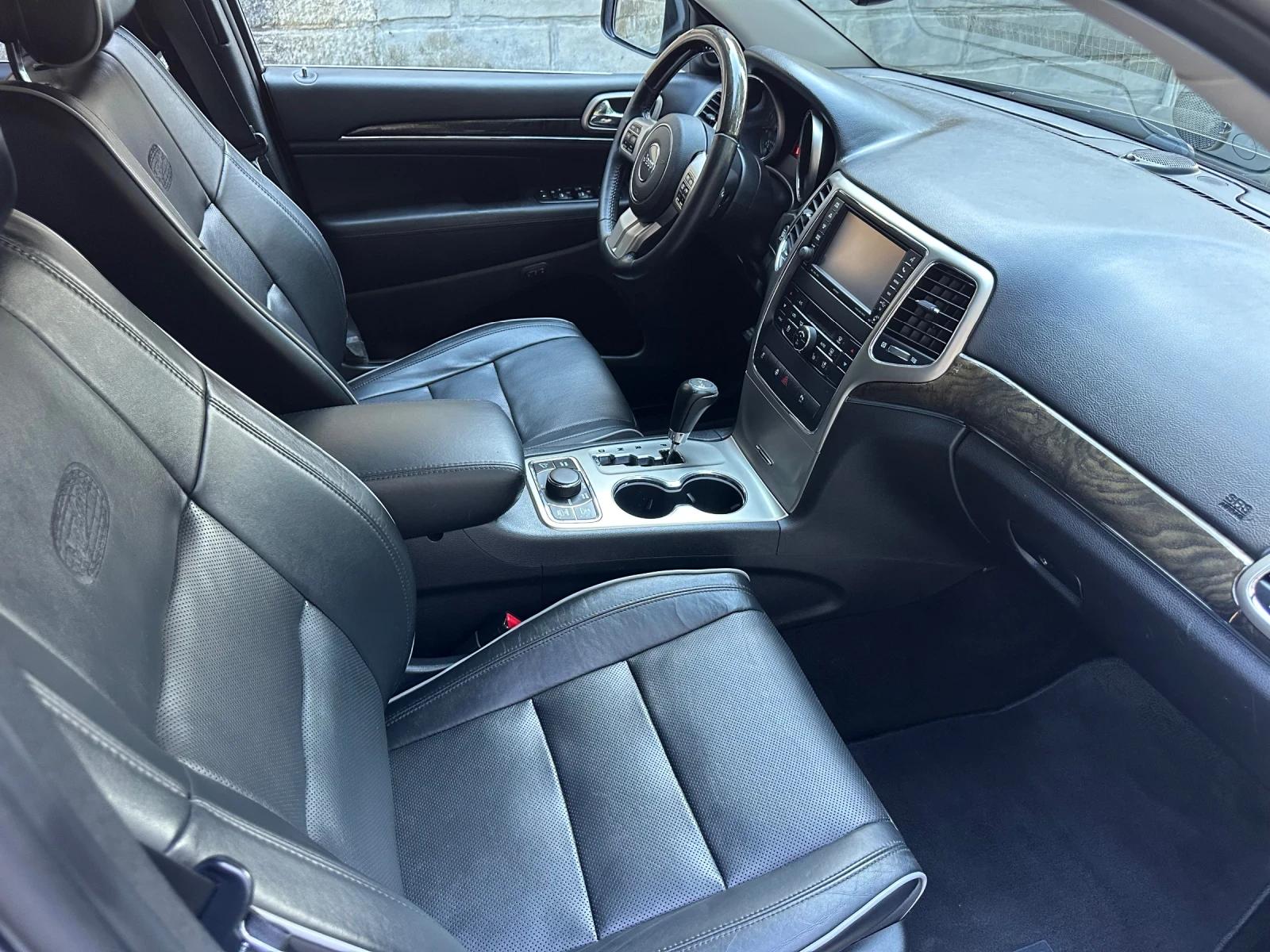 Jeep Grand cherokee * OVERLAND* PANORAMA* DISTRONIC* KEYLESS, снимка 8 - Автомобили и джипове - 54431605