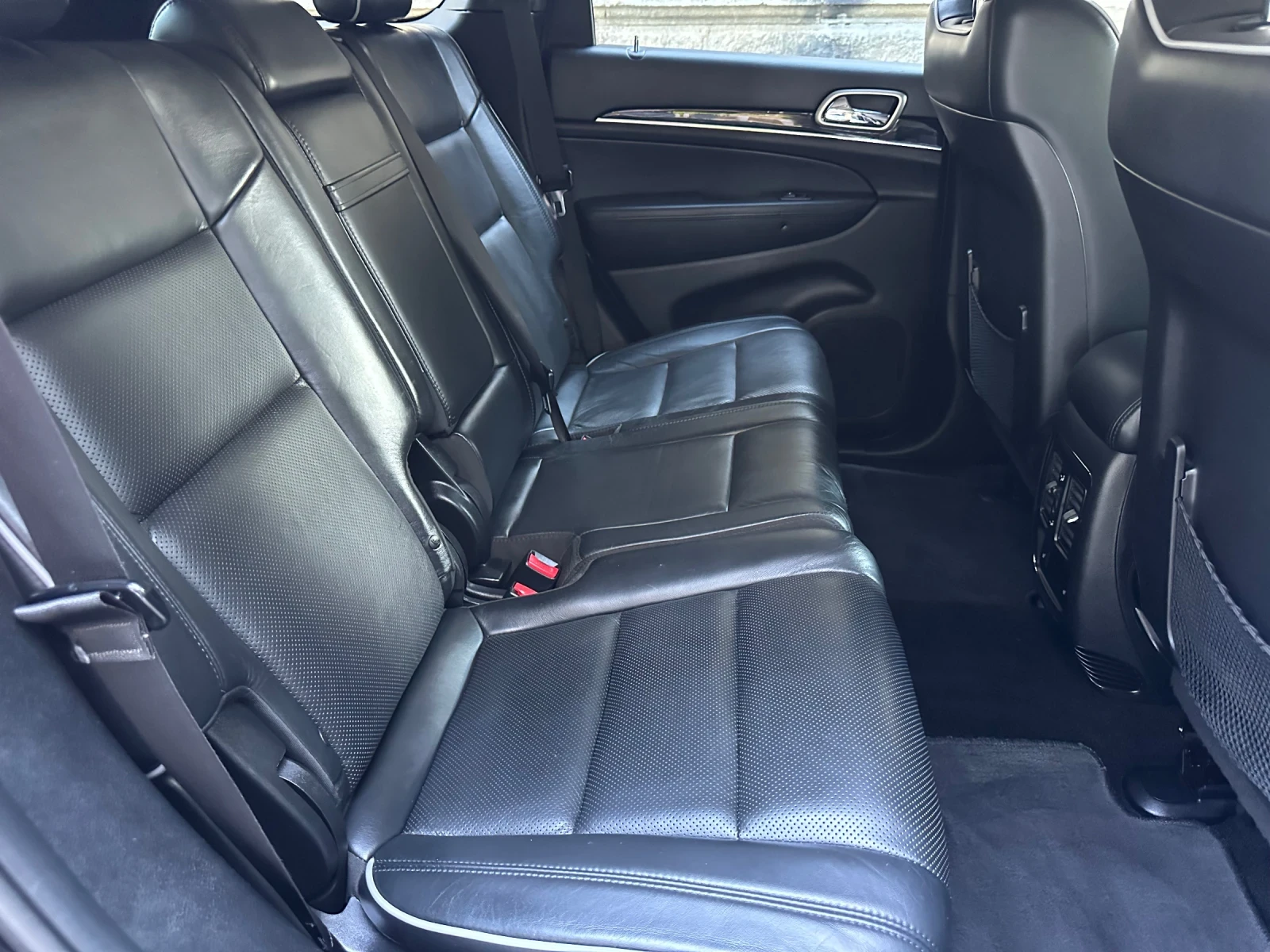 Jeep Grand cherokee * OVERLAND* PANORAMA* DISTRONIC* KEYLESS, снимка 9 - Автомобили и джипове - 54431605