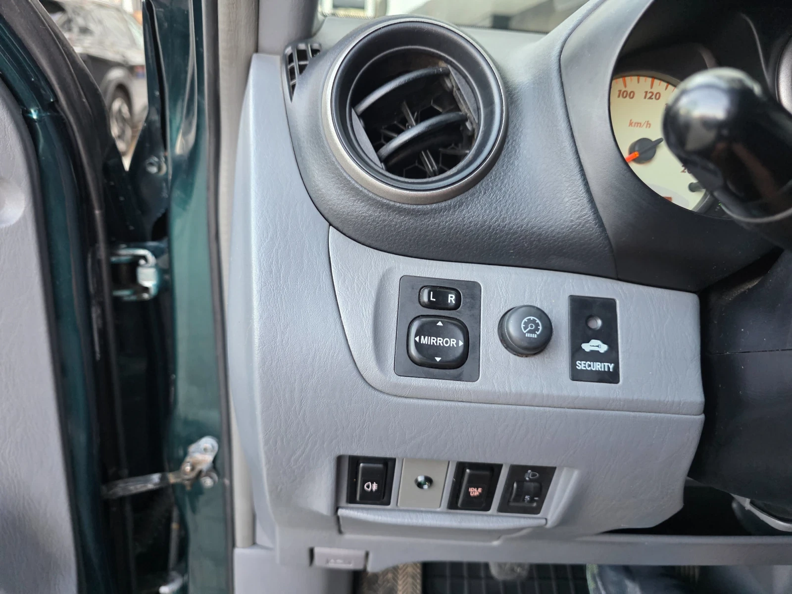Toyota Rav4 2.0 D4D , снимка 9 - Автомобили и джипове - 55729707