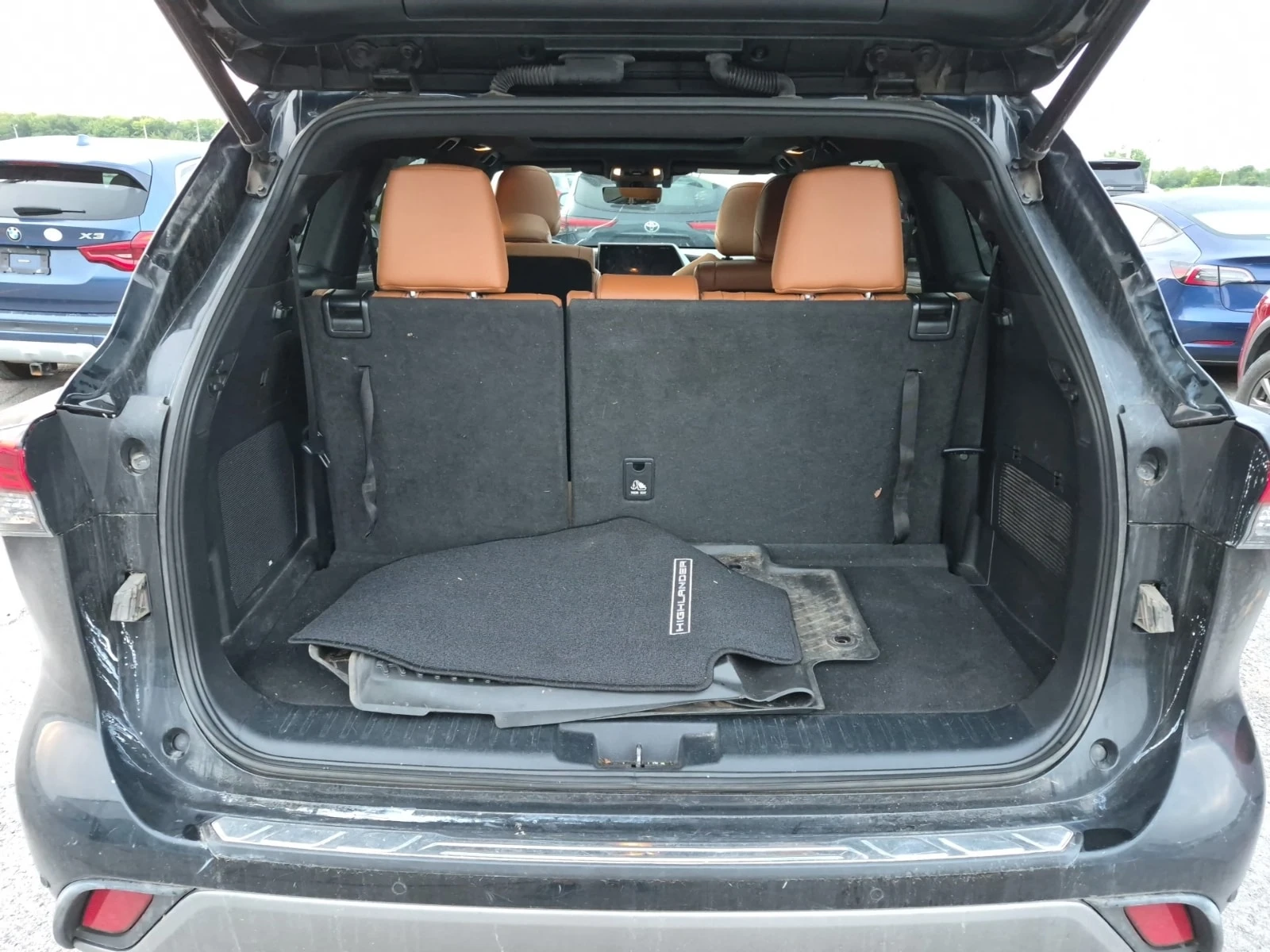 Toyota Highlander LIMITED/CARFAX/Кожа/Подгрев/Шибедах/360 КАМ, снимка 15 - Автомобили и джипове - 55801185