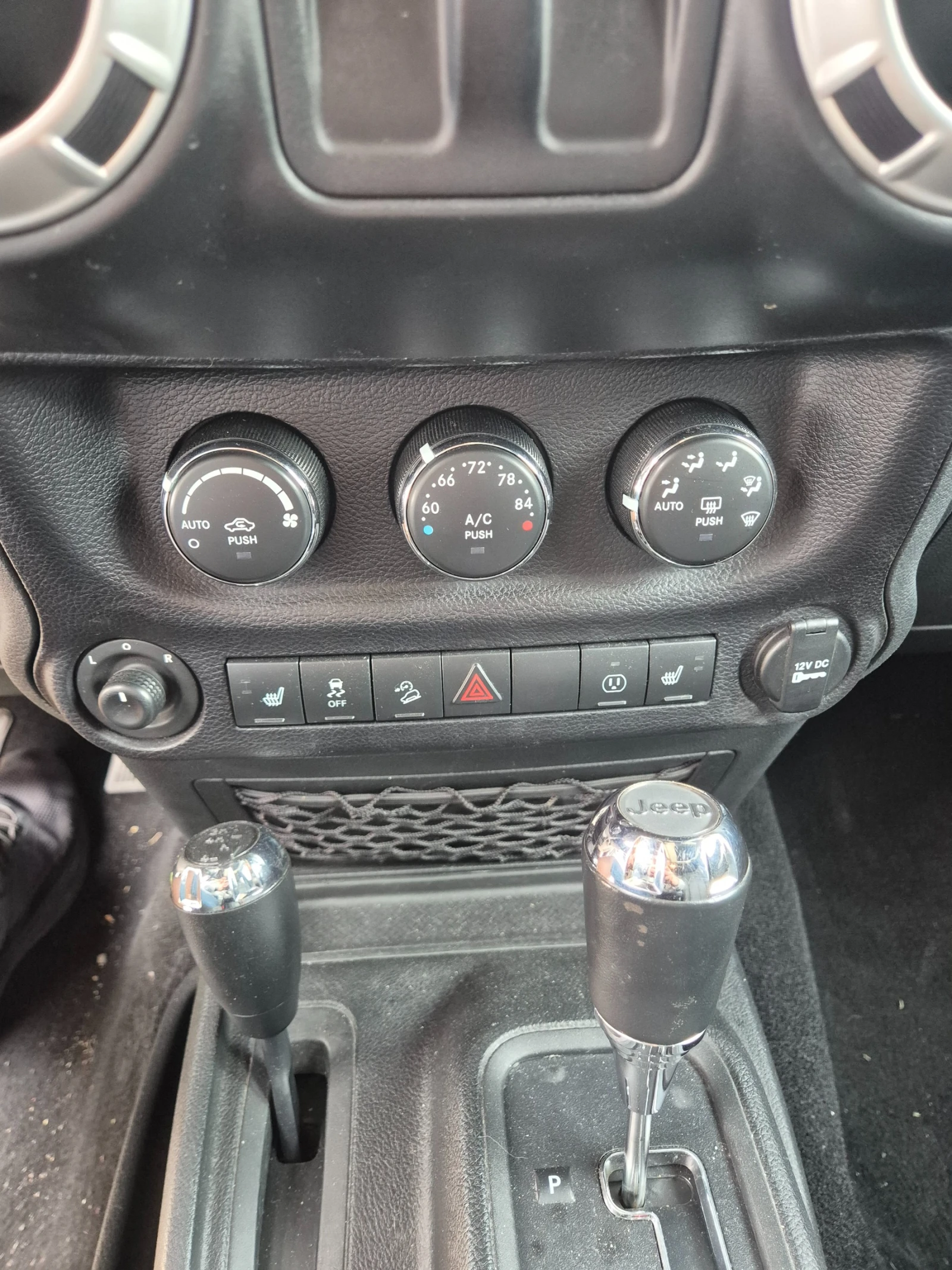 Jeep Wrangler Sahara, снимка 10 - Автомобили и джипове - 56192893