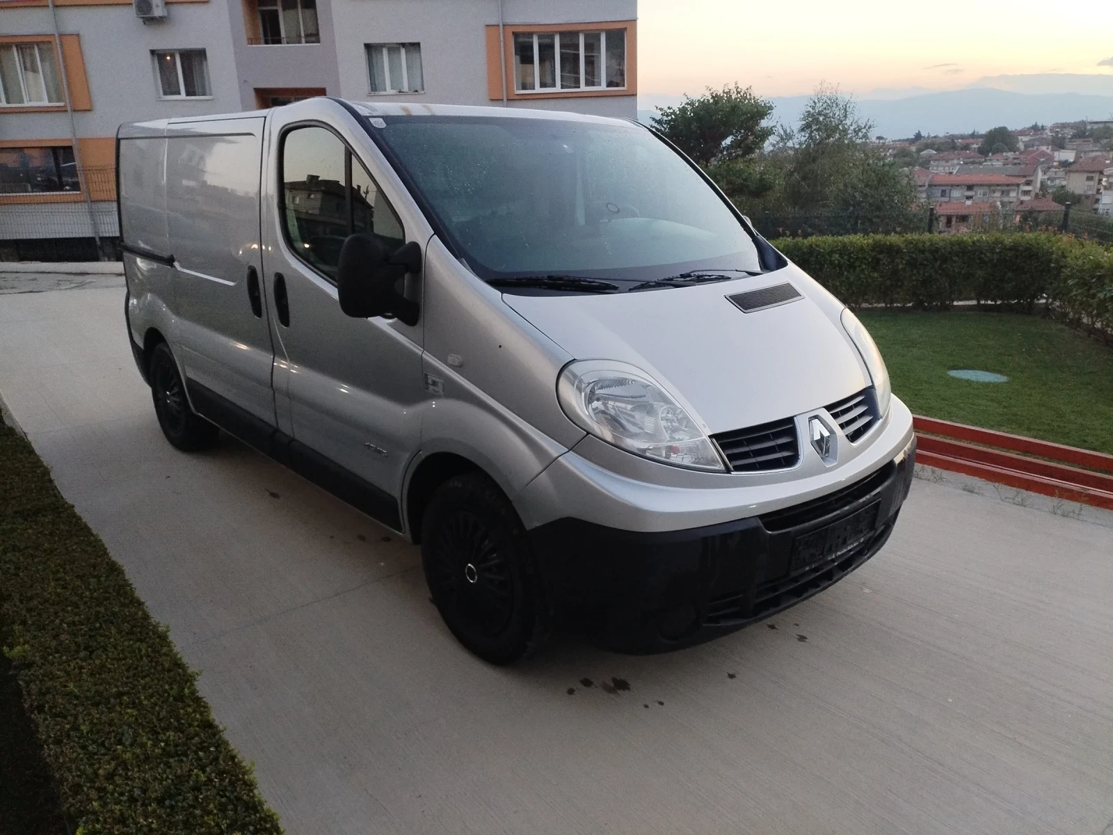 Renault Trafic 2.0 DCI 114HP FACE Клима Ел стъкла Камера Теглич , снимка 5 - Бусове и автобуси - 55849016
