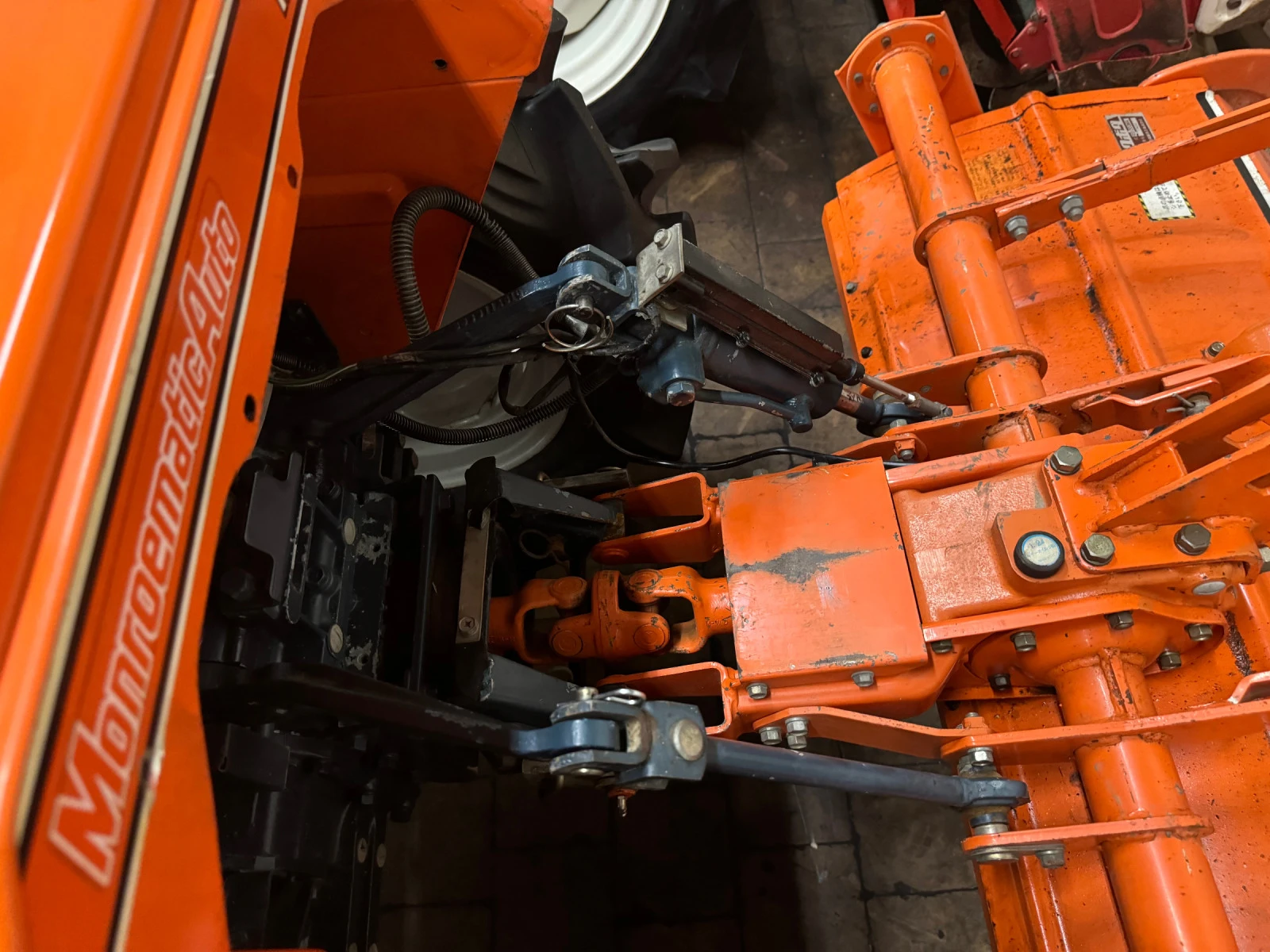 Трактор Kubota B1-15 - изображение 6