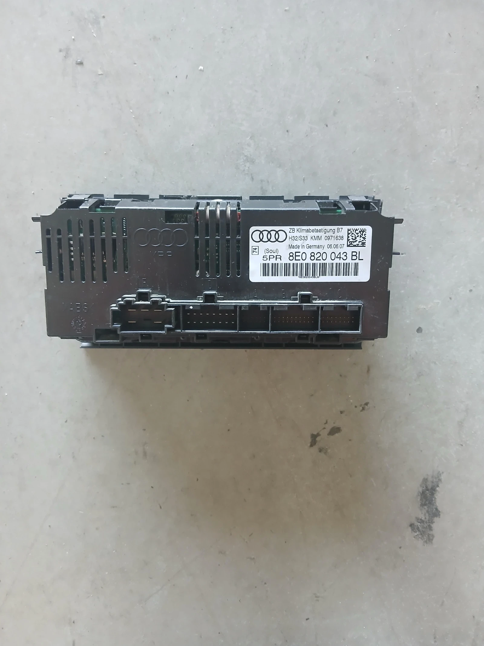 8E0 820 043 BL климатроник Audi A4, снимка 2 - Части - 54863851
