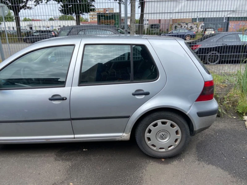 VW Golf 1.6, снимка 3 - Автомобили и джипове - 37509846