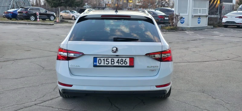 Skoda Superb 2.0 TDI 4x4 190k.c LAURIN&KLEMENT, снимка 4 - Автомобили и джипове - 49394239