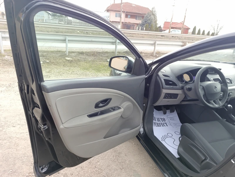 Renault Megane 1.6i- 16v Бензин, снимка 9 - Автомобили и джипове - 49452969