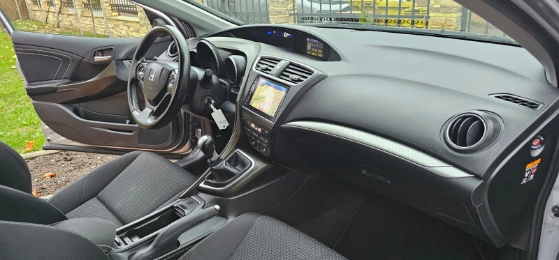 Honda Civic 1.6i -DTEC Elegance , снимка 11 - Автомобили и джипове - 52346585