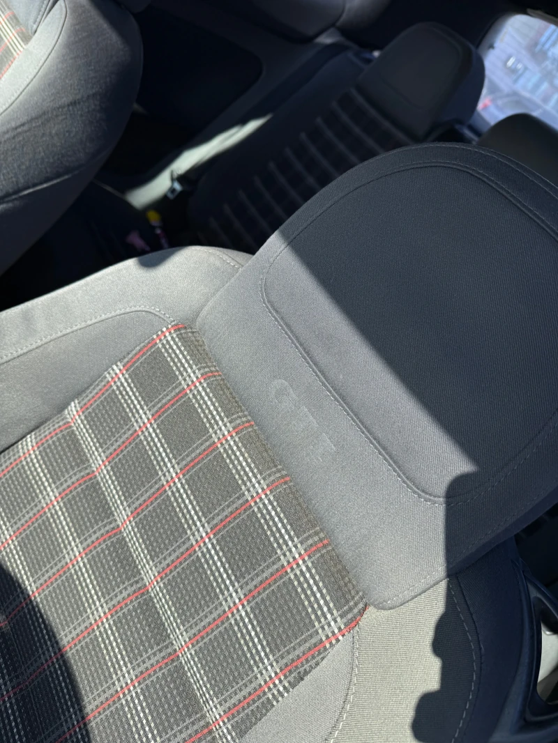 VW Golf 1.6i Газ/Бензин, снимка 9 - Автомобили и джипове - 52944477