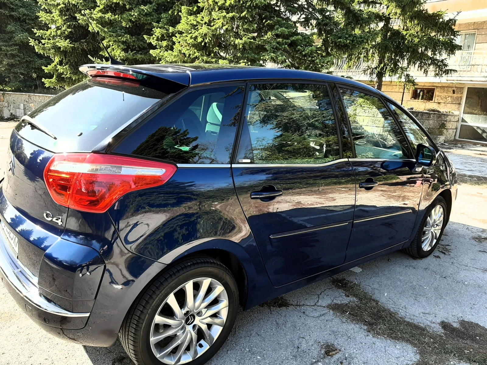 Citroen C4 Picasso Exclusive 2.0 - изображение 2