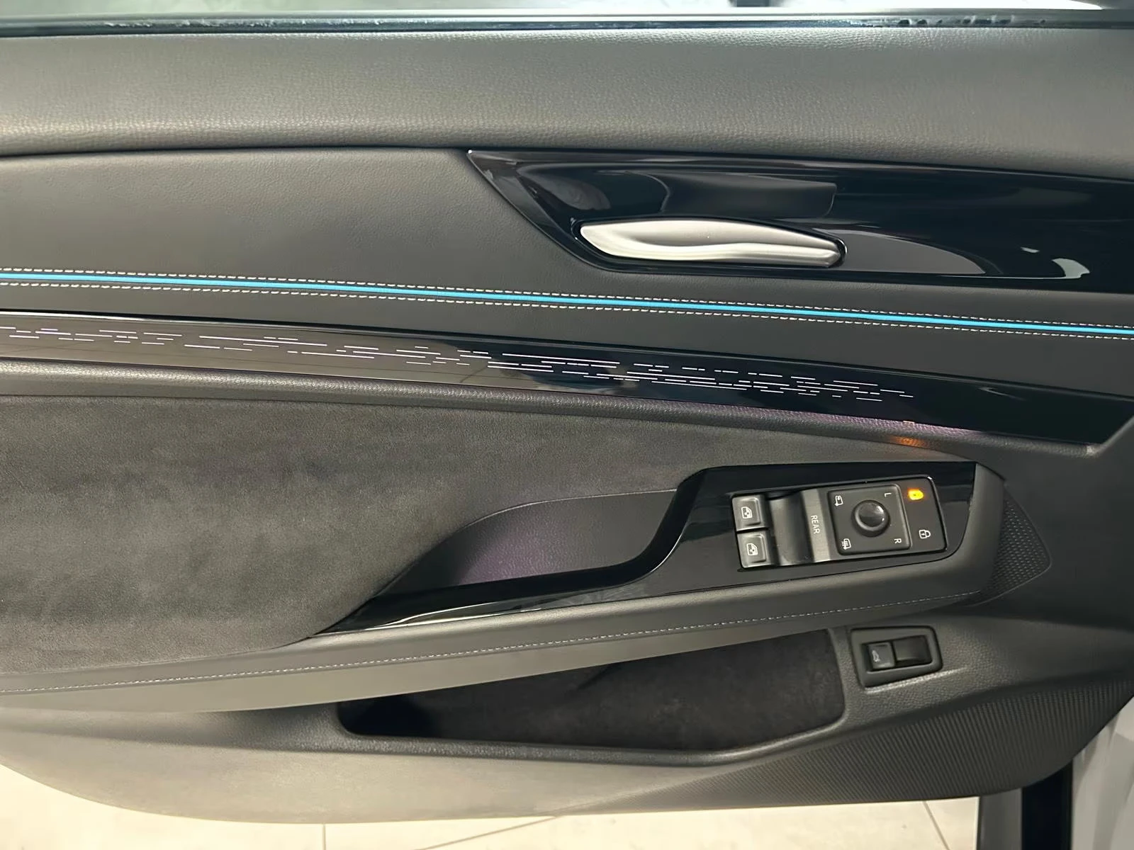 VW ID.7 PRO/286HP/MASSAGE/360/MEMO/HUD/AHK/LED/NAVI/372g | Mobile.bg   12