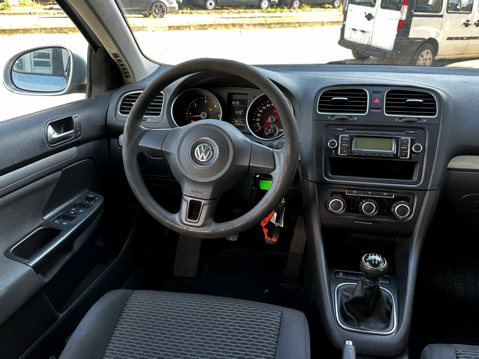 VW Golf 1.6TDi - изображение 7