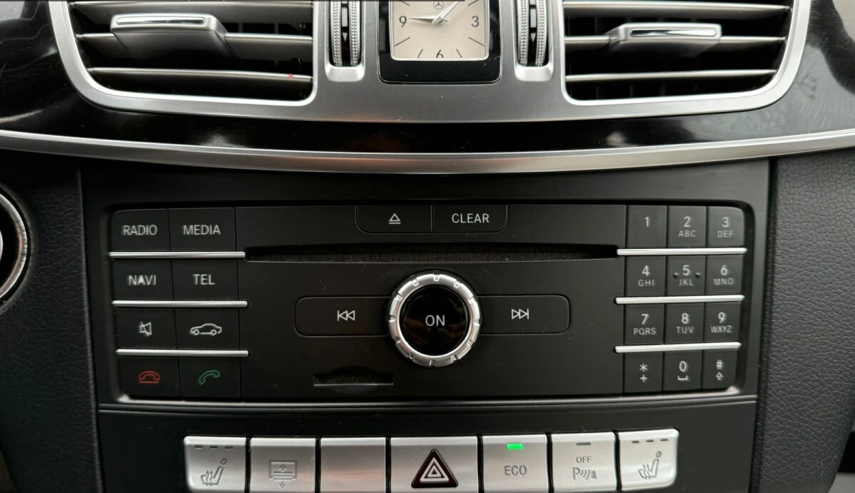 Mercedes-Benz E 400 * 4MATIC* ПАНОРАМА* KEYLESS* КАМЕРА* КОЖА* ПОДГРЕВ, снимка 14 - Автомобили и джипове - 53828091