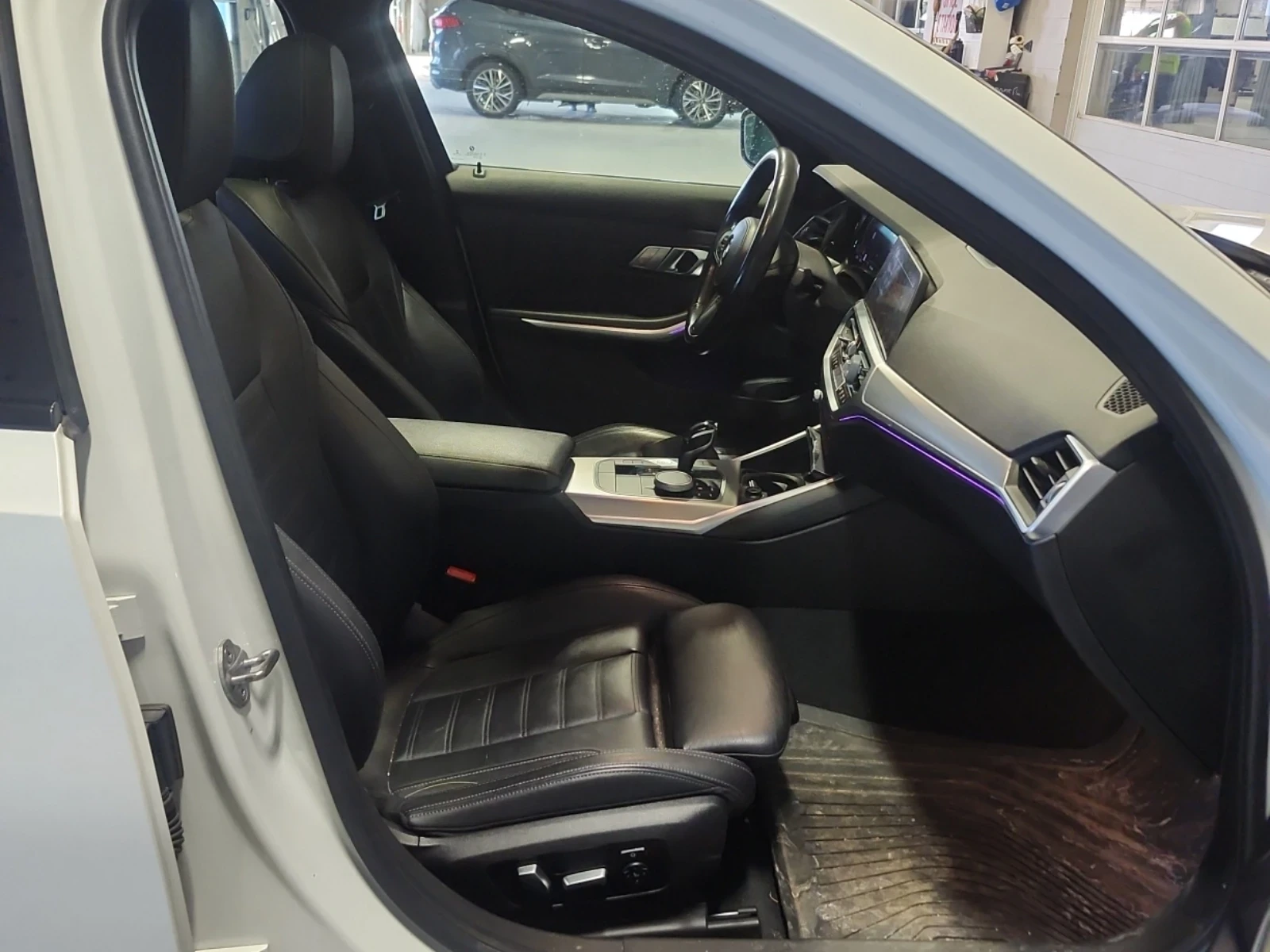 BMW 330 M PACK * БЕЗ ИНЦИДЕНТИ * СЕРВИЗНА ИСТОРИЯ * , снимка 10 - Автомобили и джипове - 53829496