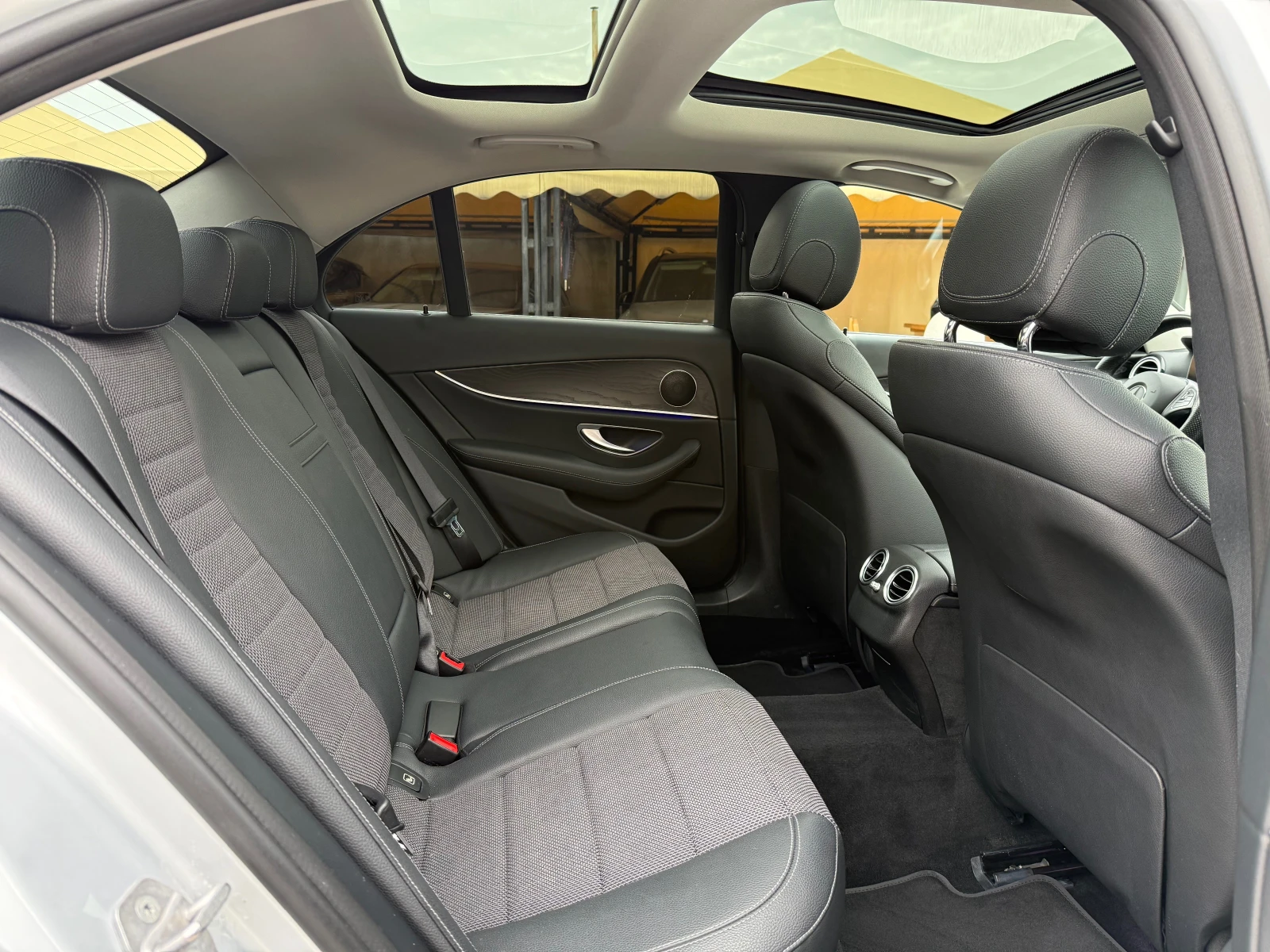 Mercedes-Benz E 350 d AMG LINE 9G !! 100%РЕАЛНИ КИЛОМЕТРИ - ДОКАЗУЕМИ!, снимка 15 - Автомобили и джипове - 54202831