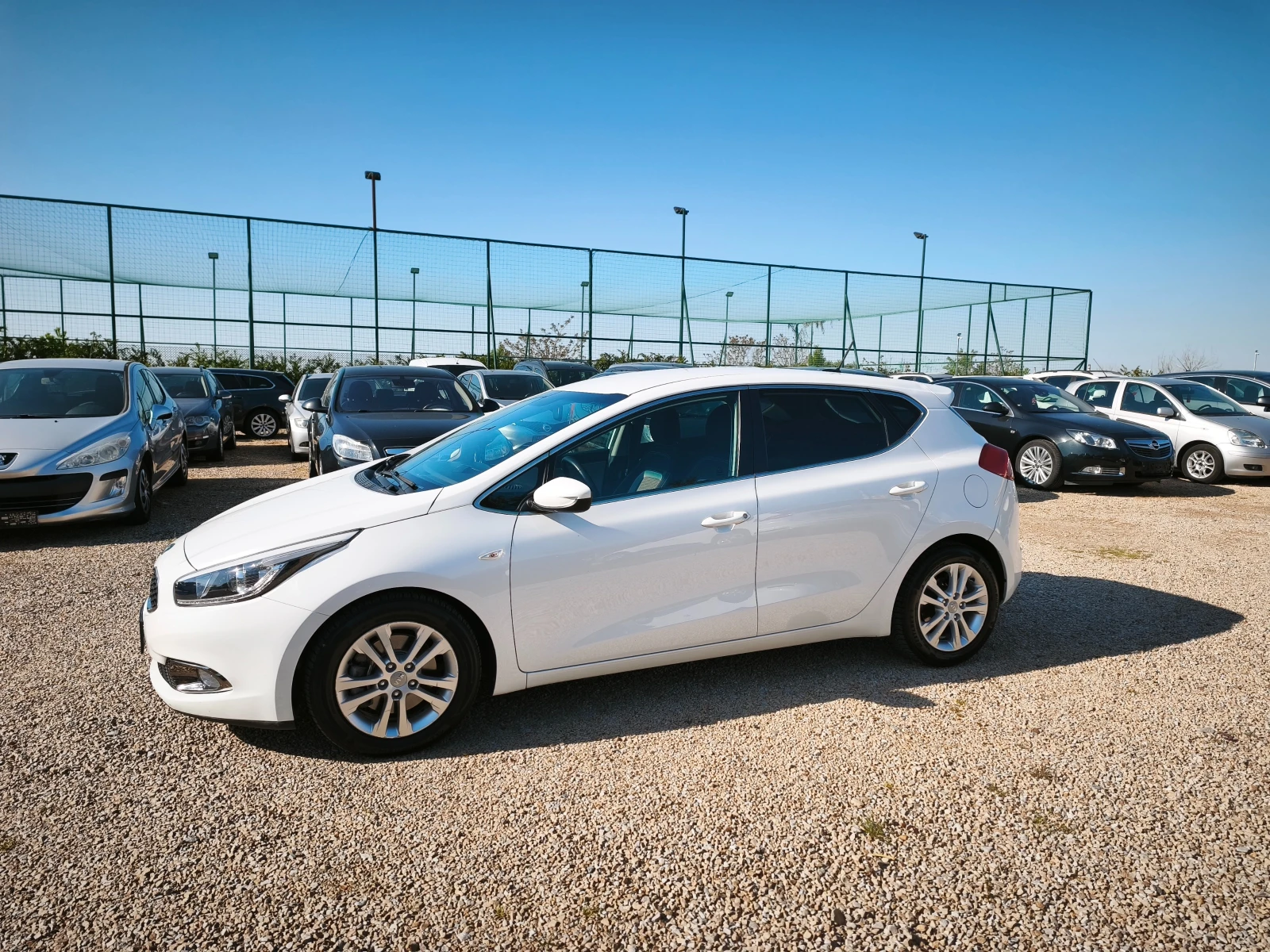 Kia Ceed КАТО НОВА, снимка 10 - Автомобили и джипове - 54421238