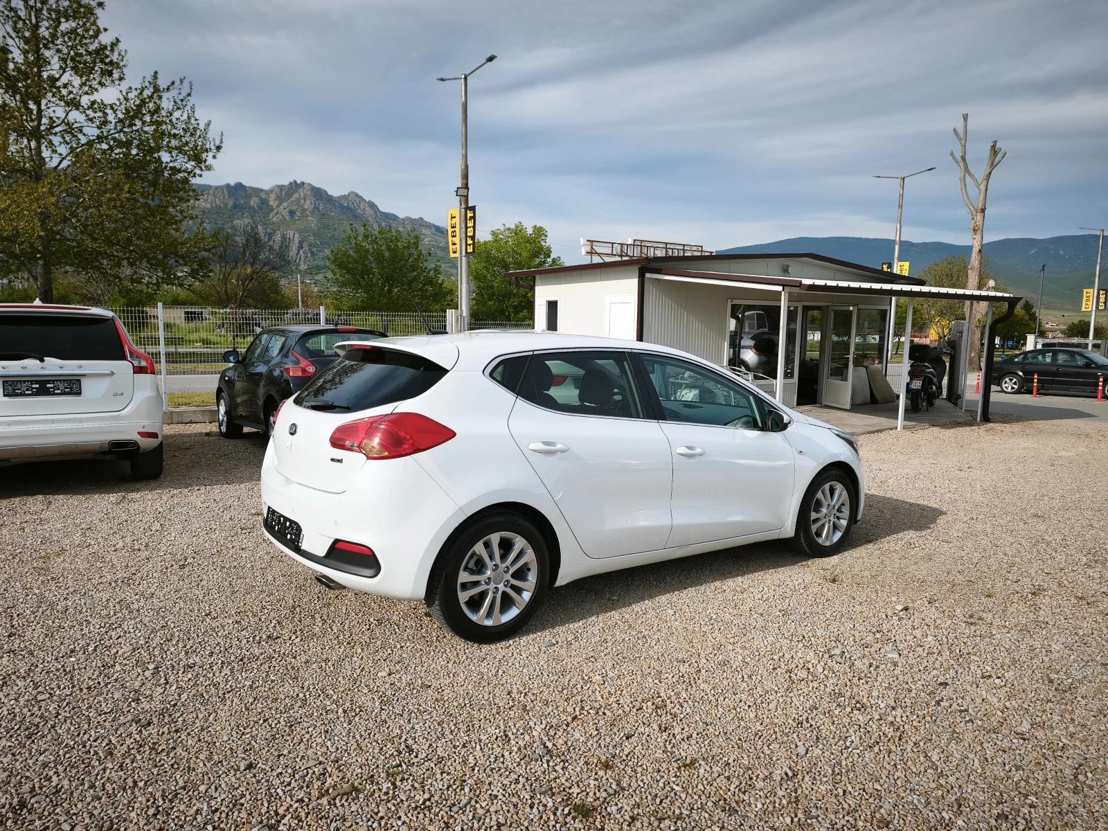 Kia Ceed КАТО НОВА, снимка 5 - Автомобили и джипове - 54421238