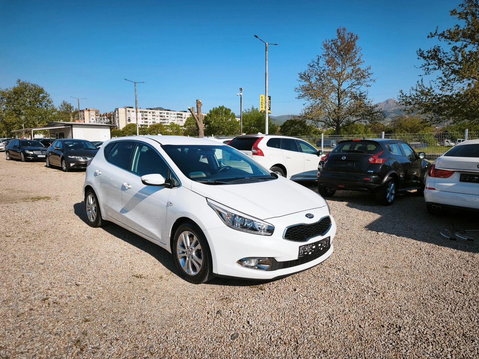 Kia Ceed КАТО НОВА, снимка 3 - Автомобили и джипове - 54421238