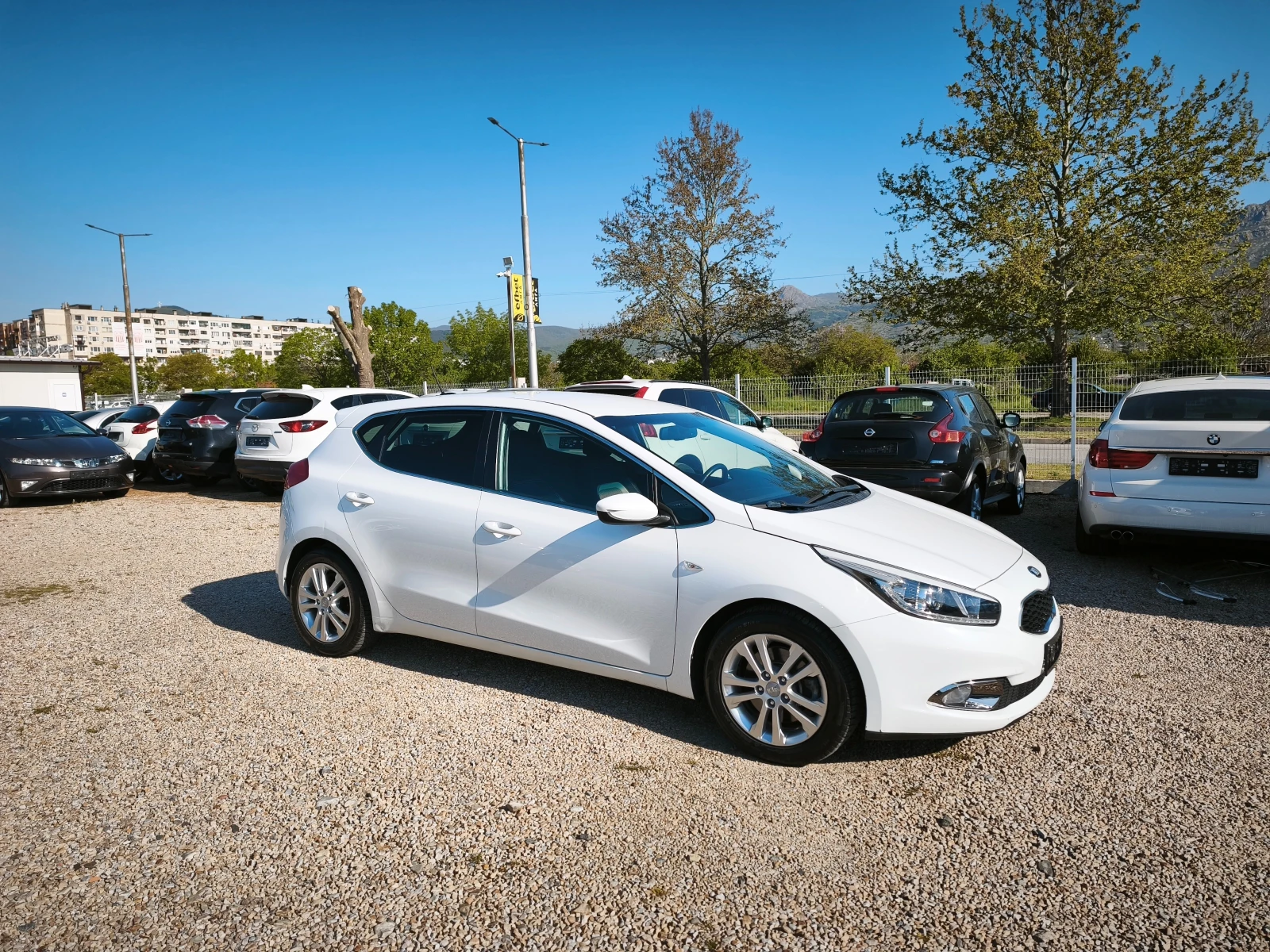 Kia Ceed КАТО НОВА, снимка 4 - Автомобили и джипове - 54421238