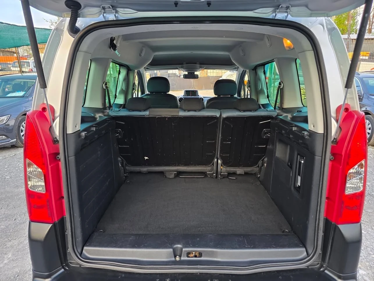 Citroen Berlingo 1.6HDI 90K.C. XTR / НАВИ / ТЕМПОМАТ / ПАРКТРОНИК, снимка 15 - Автомобили и джипове - 54422929