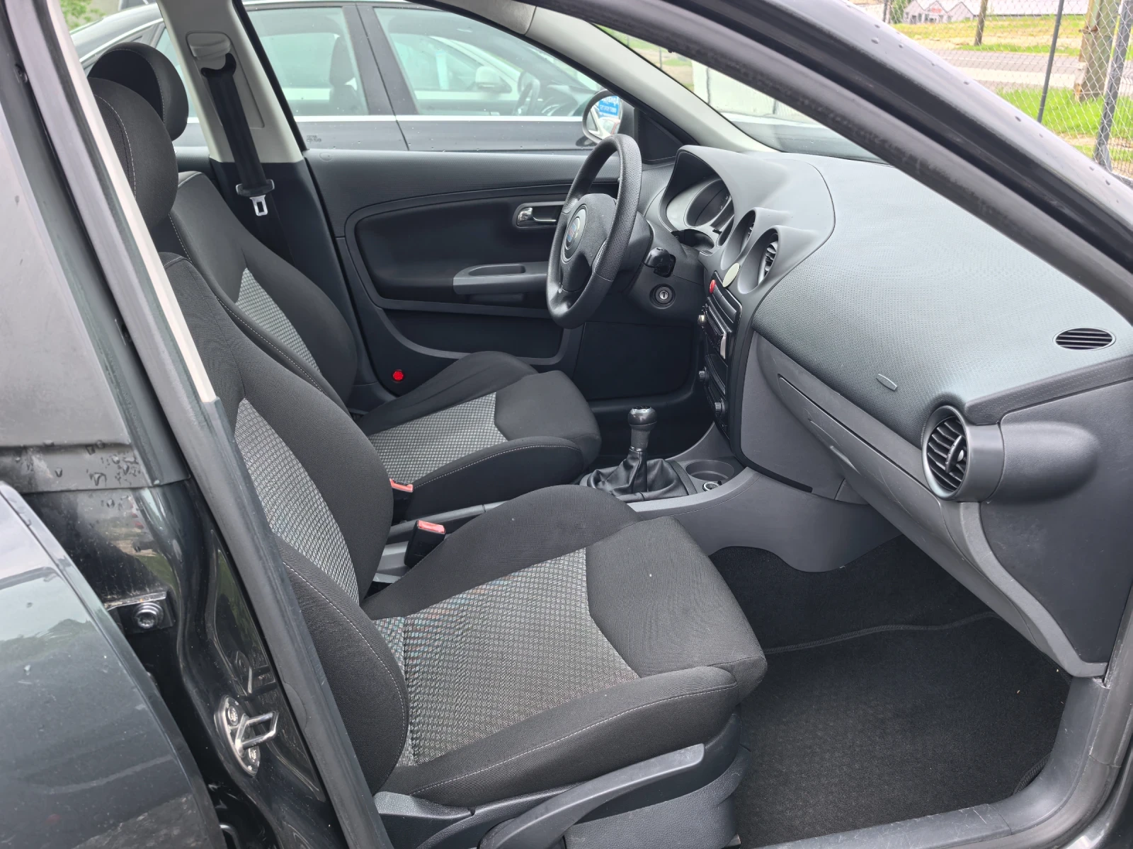 Seat Ibiza 1.4 mpi ТОП СЪСТОЯНИЕ , снимка 6 - Автомобили и джипове - 54626821