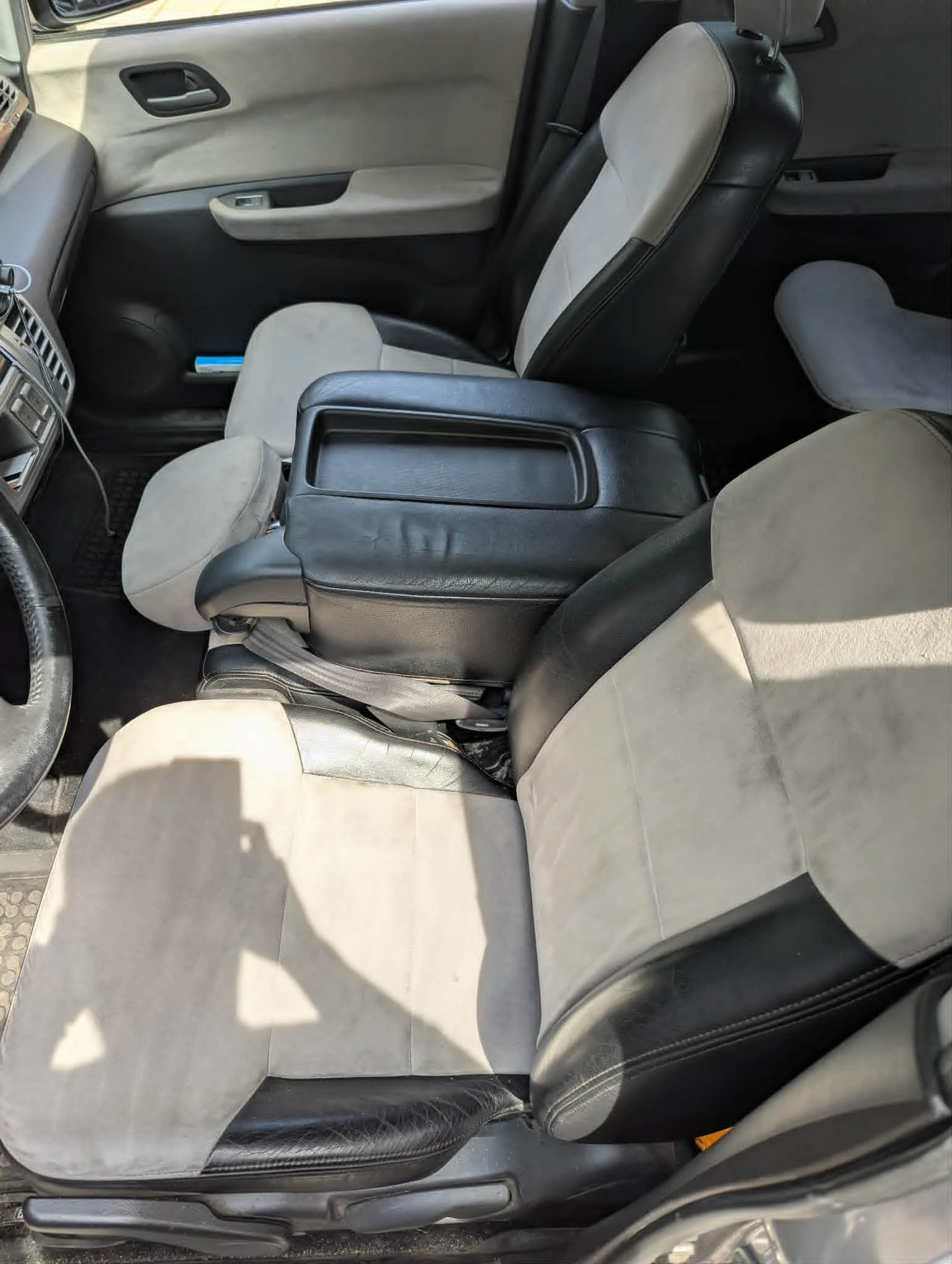 Honda Fr-v, снимка 10 - Автомобили и джипове - 54781607