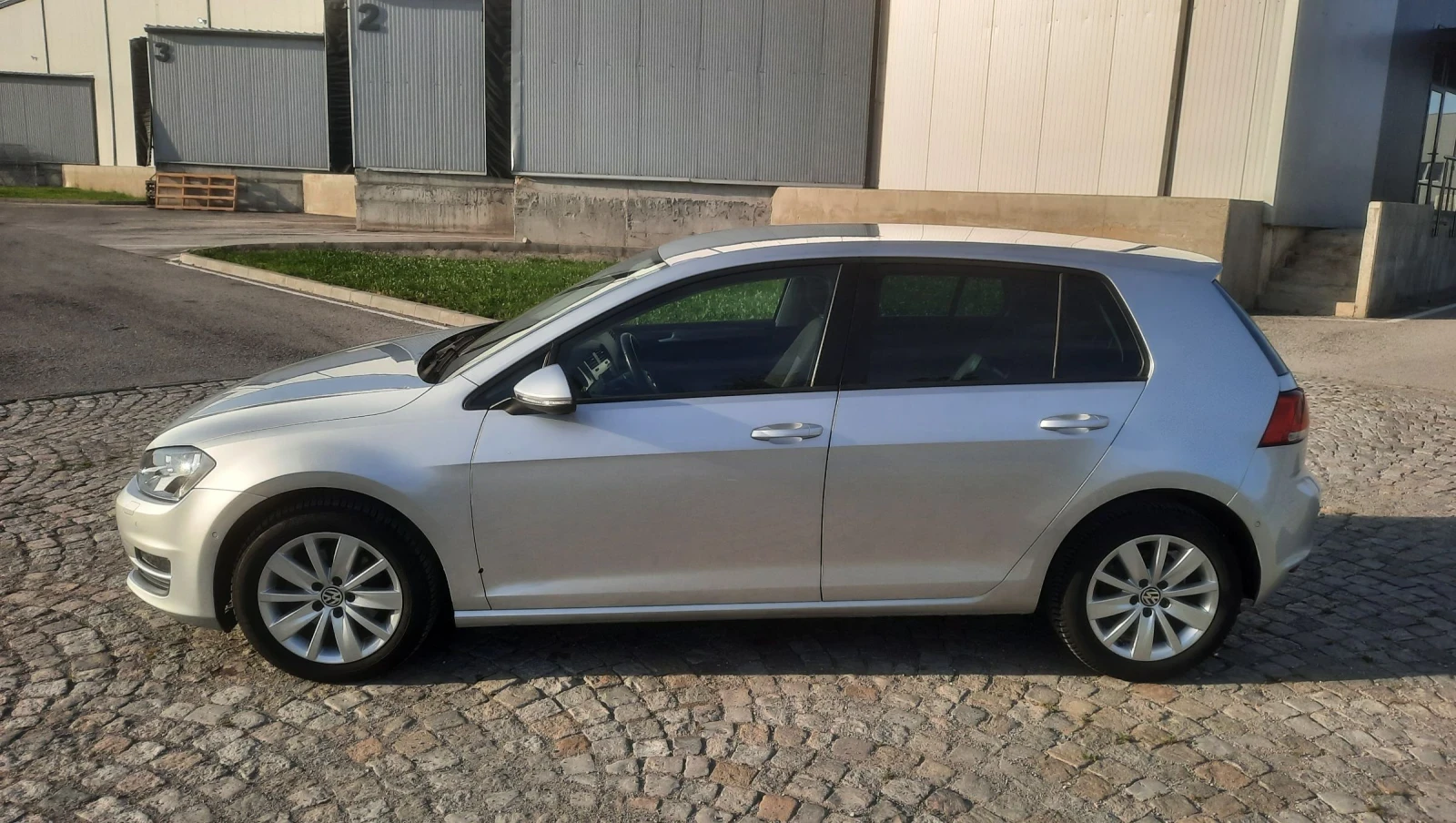 VW Golf 1.6TDI HIGHLINE, снимка 8 - Автомобили и джипове - 54800863